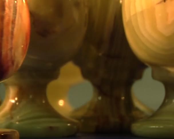 Ониксовые бокалы вращают петлю — стоковое видео