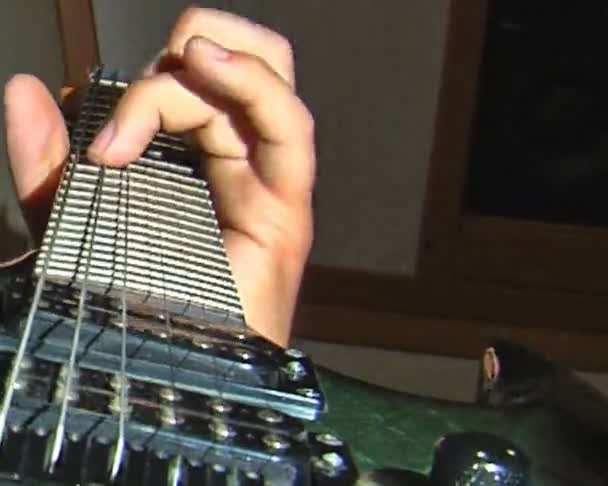Gra na gitarze — Wideo stockowe