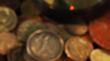 eski bir sikke incelenmesi