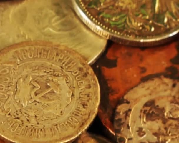 Петля вращающихся монет — стоковое видео