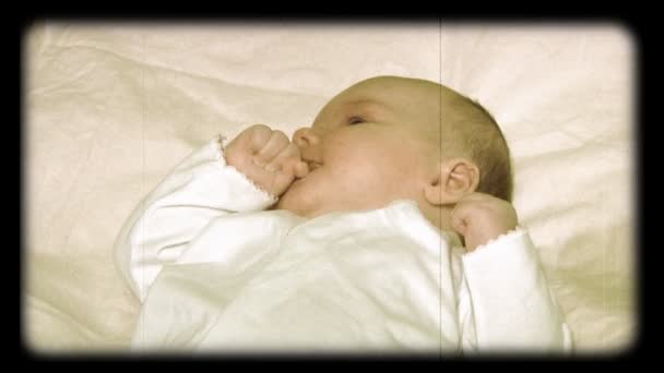 初生婴儿在卷筒电影风格化 — 图库视频影像