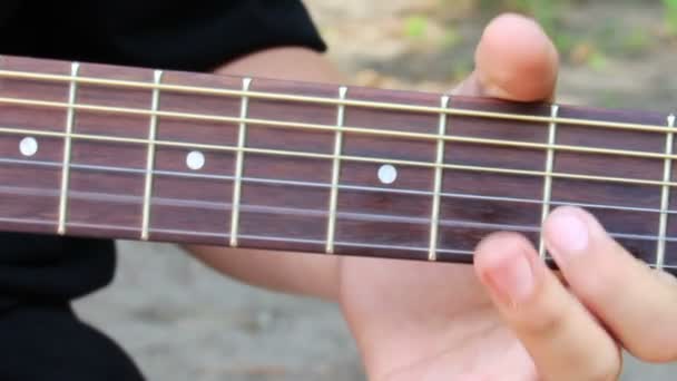 Playing at guitar — Stock Video