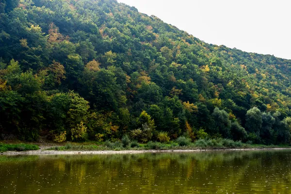ドニエスター川の風景 国立自然公園ドニエスターキャニオン ウクライナ西部のテルノーピル地域 — ストック写真