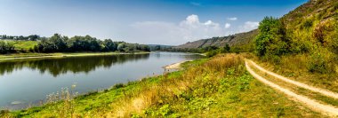 Dnister nehri manzarası, Ulusal Doğa Parkı Dnister Kanyonu, Batı Ukrayna 'nın Ternopil bölgesi