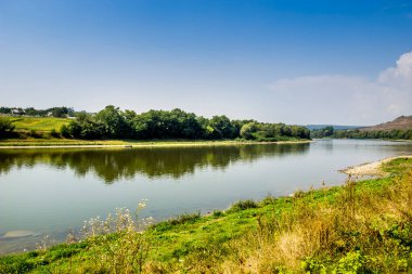 Dnister nehri manzarası, Ulusal Doğa Parkı Dnister Kanyonu, Batı Ukrayna 'nın Ternopil bölgesi