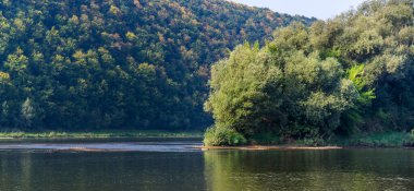 Dnister nehri manzarası, Ulusal Doğa Parkı Dnister Kanyonu, Ternopil bölgesi, Ukrayna