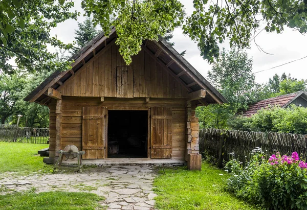 Vintage Rural Barn Grinding Wheel Farmyard Reconstruction Ukrainian Village 19Th — Stock fotografie