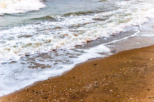 Close Areia Espuma Praia Mar Mar Azov Ucrânia — Fotografia de Stock