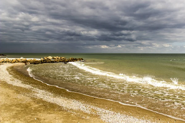 Deniz manzarası bulutlu havada, Azov Denizi, Ukrayna