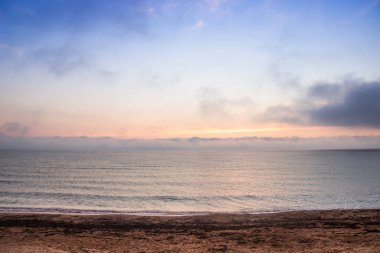 Sabah saatlerinde deniz dalgaları, Azov Denizi, Ukrayna
