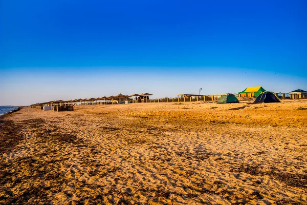 Sea Beach Sunshades Some Tourist Tents Sand Sea Azov Ukraine — Fotografia de Stock