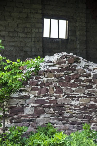 Close Damaged Stone Wall Big Brick Barn Ukrainian Village — 图库照片