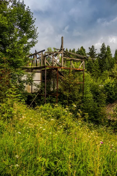 Rusty Damaged Base Unfinished Cottage Ukrainian Carpathian Village — Fotografia de Stock