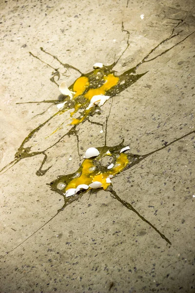 Close Two Broken Raw Eggs Spilled Egg Yolk Egg White — Stockfoto