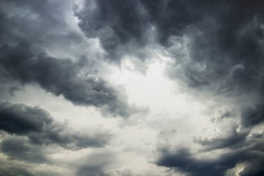 a dark grey stromy clouds in the sky