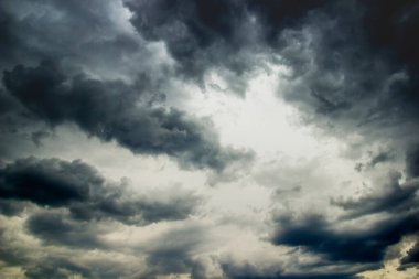 a dark grey stromy clouds in the sky