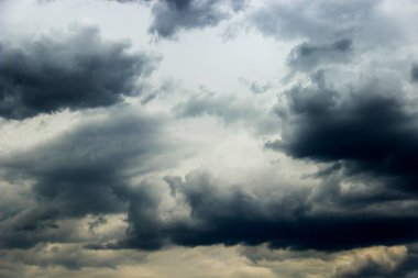 a dark grey stromy clouds in the sky