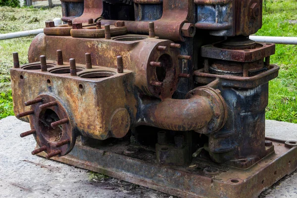 Die Alte Hydraulikpumpe Aus Dem Jahrhundert Für Ölpipelines — Stockfoto