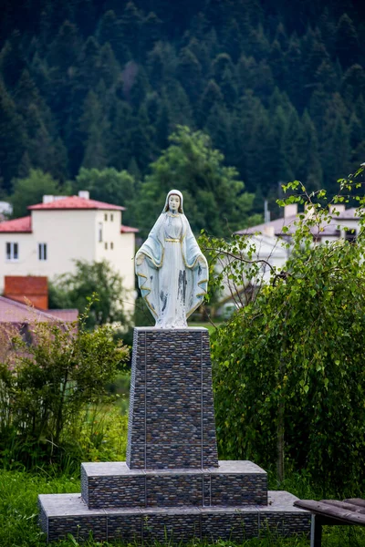 Statue Der Jungfrau Maria Der Nähe Der Autokephalen Orthodoxen Kirche — Stockfoto
