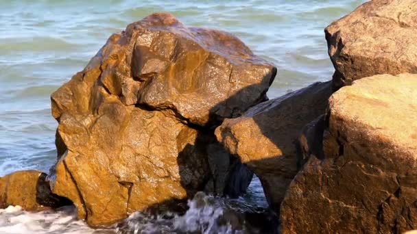 Detail Velkých Kamenů Mořských Vodách Azovské Moře Ukrajina — Stock video