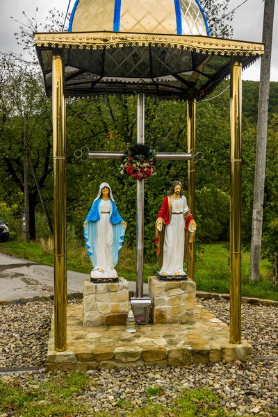 Eine Kapelle Mit Jungfrau Maria Und Jesus Christus Statue Ukrainischen — Stockfoto