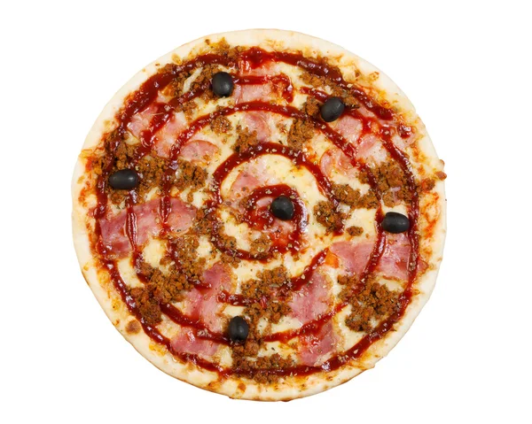 Pizza med skinka, oliver, tomat och kryddig sås, hackade kött, isolerad, ovanifrån — Stockfoto