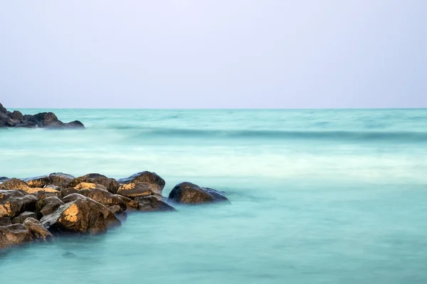 Puesta de sol sobre rocas — Foto de Stock