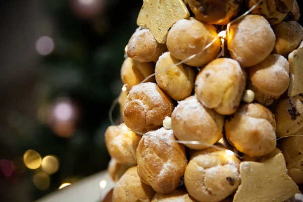 Croquembouche Profiteroles Kuchen Mit Karamell Und Vanillepudding Creme Für Weihnachten — Stockfoto