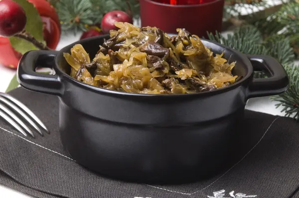 Traditional polish sauerkraut (bigos) with mushrooms and plums — Stock Image Traditional polish sauerkraut (bigos) with mushrooms and plums Stock Image