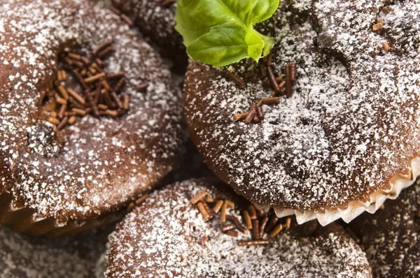 Zelfgemaakte kaneel muffins met koffie — Stockfoto