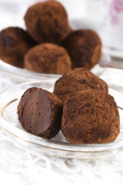 Ev yapımı çikolatalı trüf.