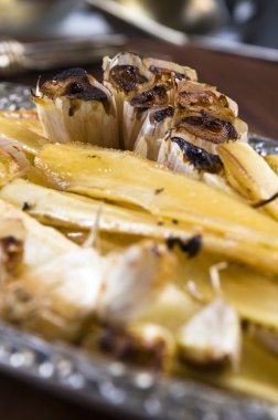 Grilled parsley and garlic in honey sauce