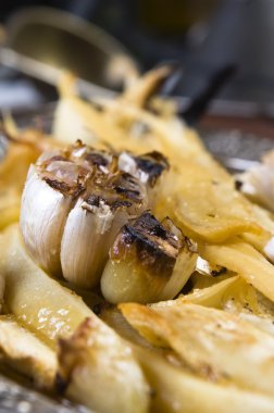 Grilled parsley and garlic in honey sauce