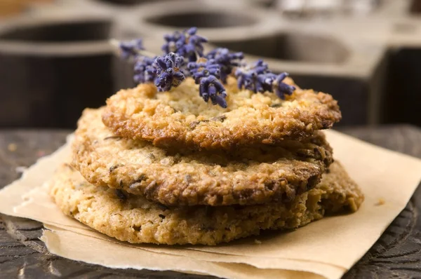 Soubory cookie ručně levandule — Stock fotografie