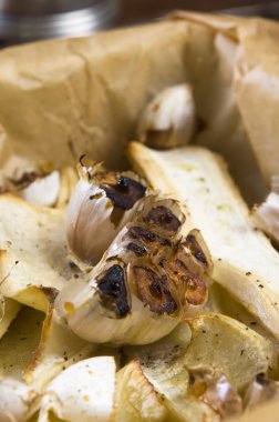 Grilled parsley and garlic in honey sauce