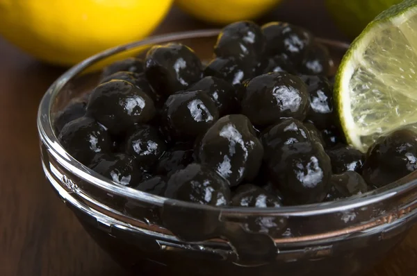 Tapioca pearls with lime. white bubble tea ingredients — Stock Photo, Image