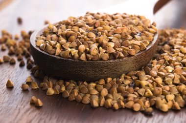 tahta kaşık içinde closeup buğday tohumları