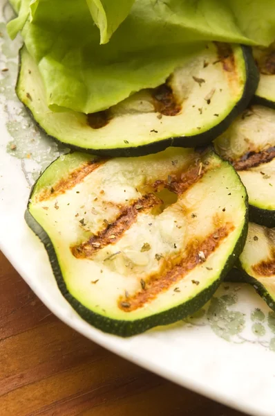 Grilled organic zucchini slices with herbs and spices — Stock Photo, Image