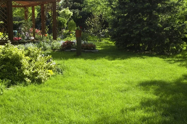 Jardín tranquilo. primavera — Foto de Stock