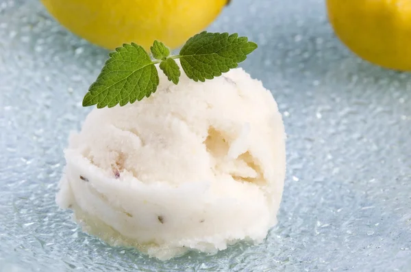 Sorbetto al limone con lavanda — Foto Stock