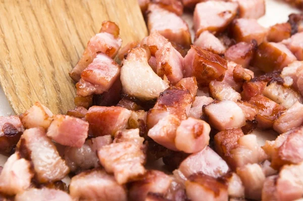 Macro foto de tocino frito en una sartén — Foto de Stock