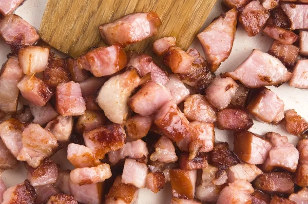 Macro photo de bacon frit dans une casserole — Photo