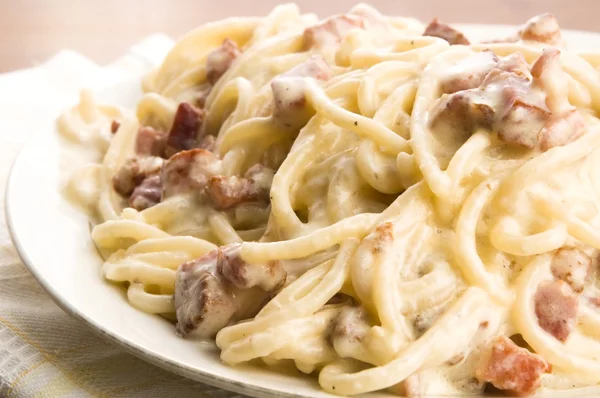 Pasta Carbonara mit Speck und Käse — Stockfoto