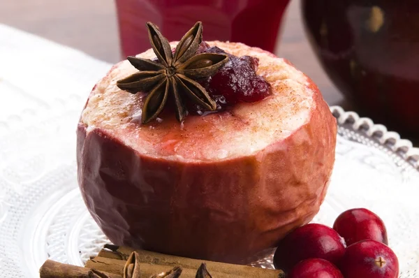 Baked apples with cranberry jam — Stock Photo, Image