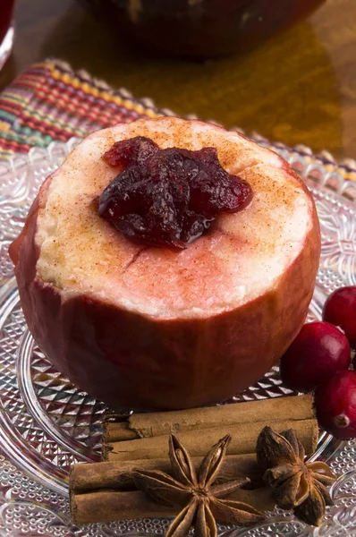 Baked apples with cranberry jam — Stock Photo, Image