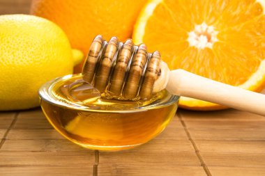 taze bal limon ve portakal meyveler ile