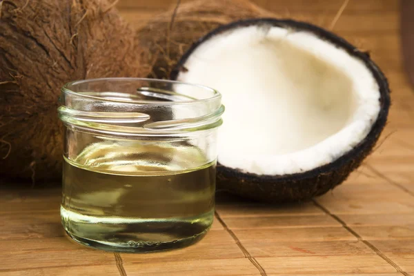 Coconut oil for alternative therapy — Stock Photo, Image