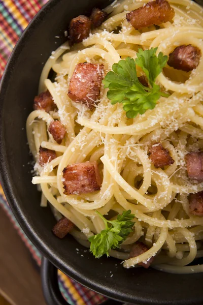 Pasta Carbonara con tocino y queso — Foto de Stock