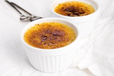 Fransız tatlısı- krema, yanmış krema.