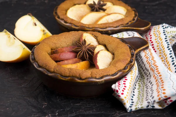 Pastel de jengibre con manzana —  Fotos de Stock